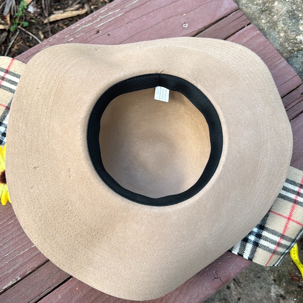 🩷 VINTAGE; Camel-Colored, Wide-Brimmed, 100% Wool Hat will keep you nice & Warm! - Picture 5 of 7